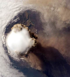 sarychev peak -  eruzione foto iss - spazio